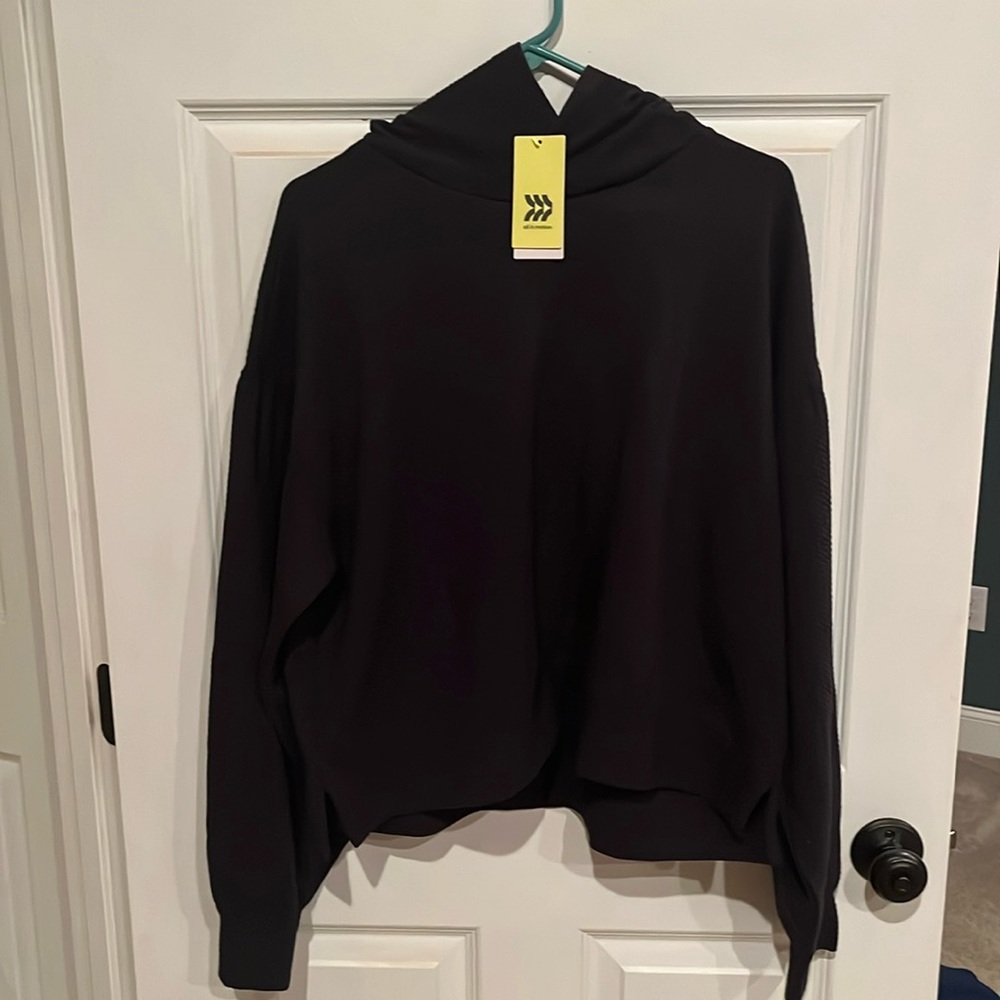 Woman’s all in motion textured cropped black hoodie Size XXL